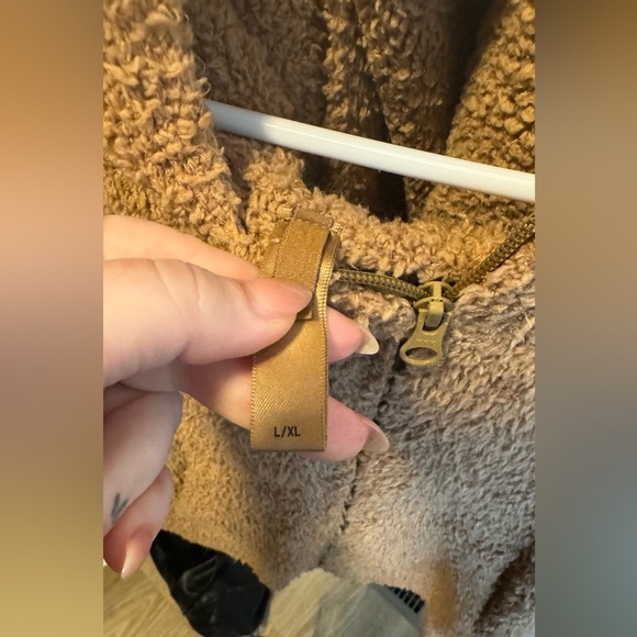 Skims cozy knit drawstring legging(l/xl), zip up hoodie (l/xl) &tank set(2x/3x) - Picture 4 of 11